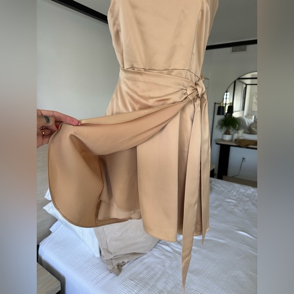 Gianni Bini One Shoulder Wrap Waist Mini Dress in Champagne Gold, Size 6 - Picture 4 of 13